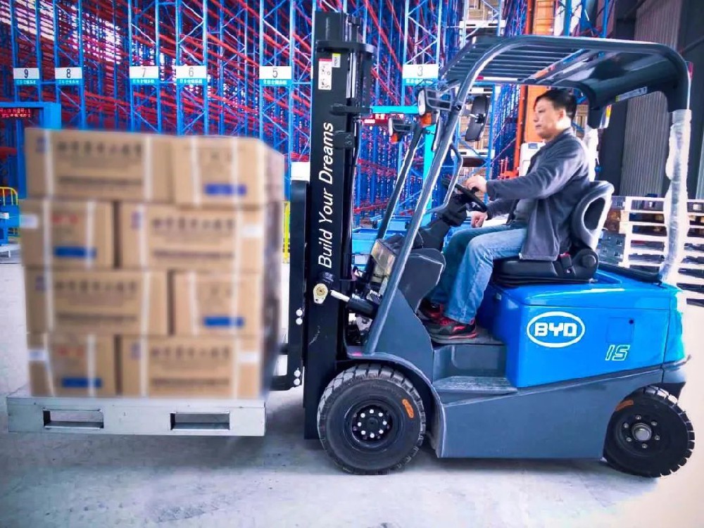 “智”在必行，比亞迪叉車打造“向上、向善”搬運新未來
